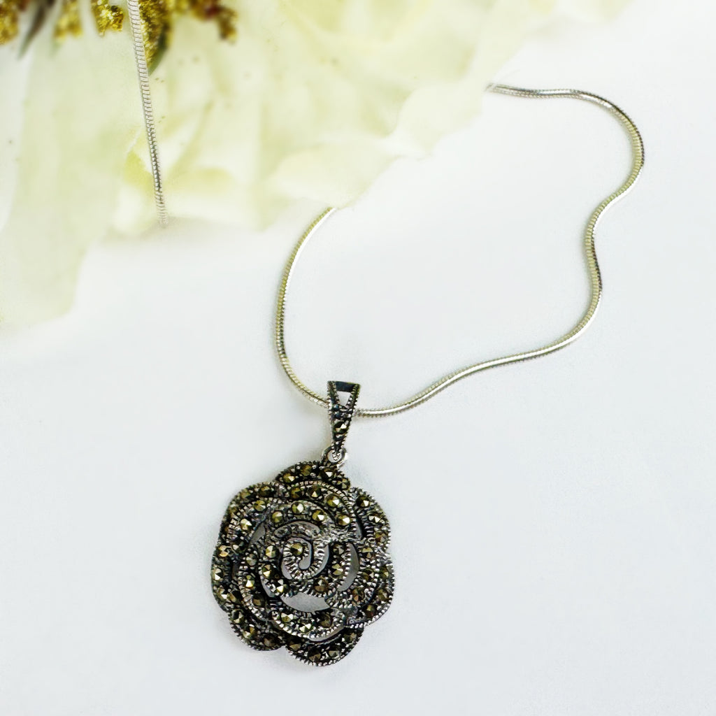 Nouveau Rose Pendant - VP196