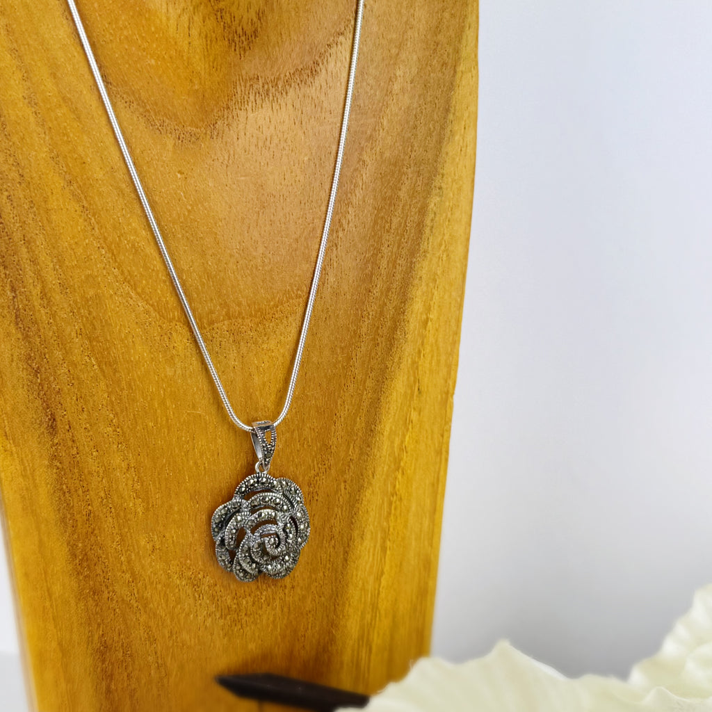 Nouveau Rose Pendant - VP196