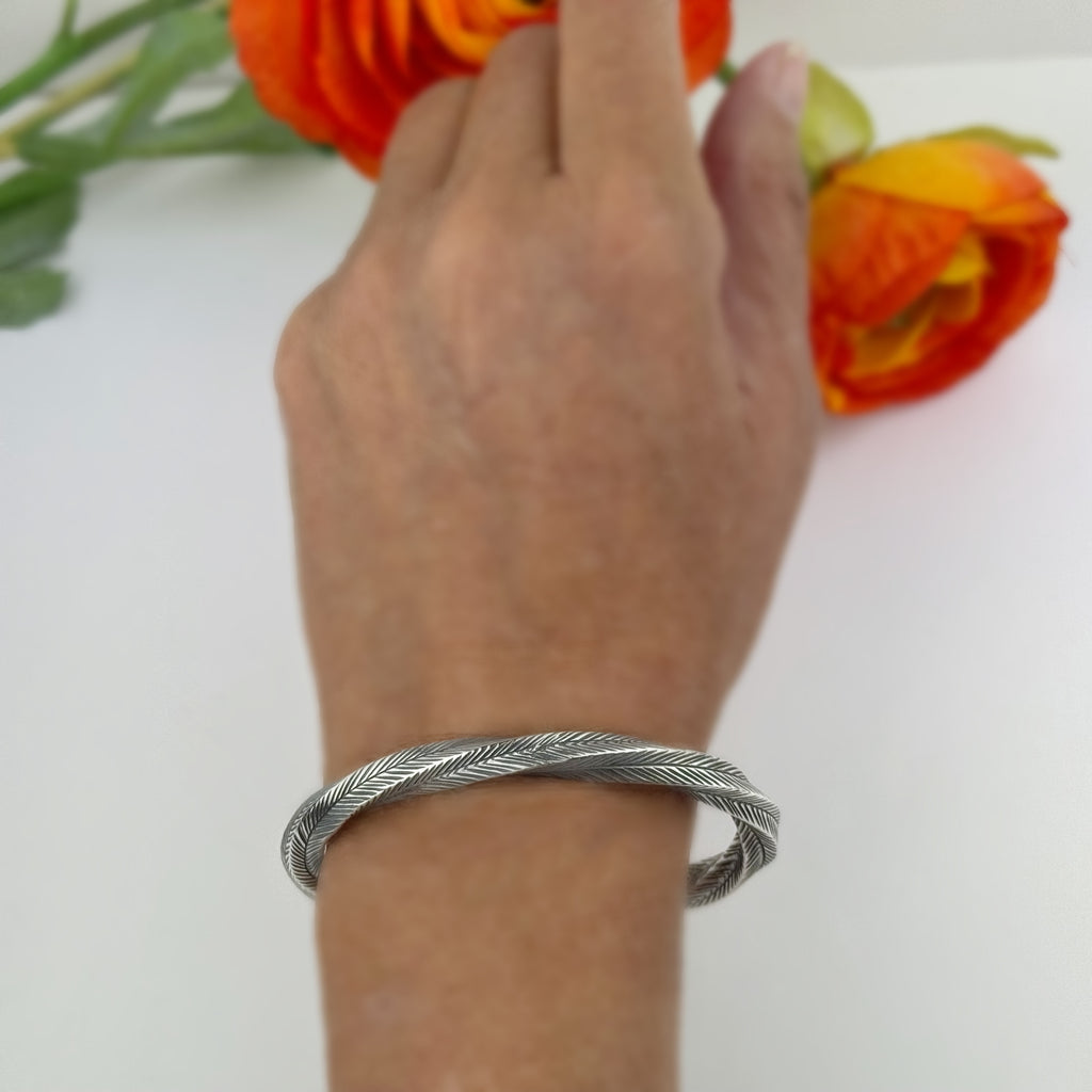 Feather Twist Bangle - VBGL184