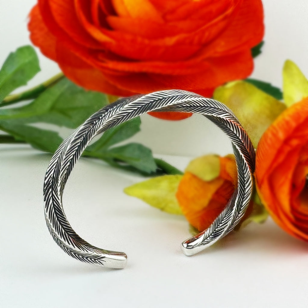 Feather Twist Bangle - VBGL184