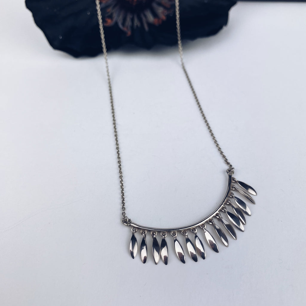 Flapper Girl Necklace - VNKL313