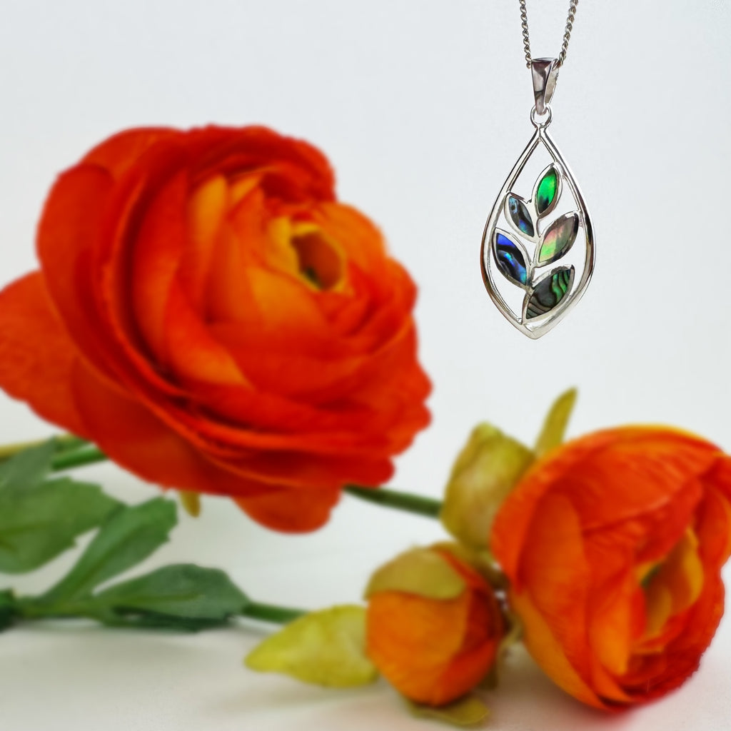 Deco Leaf Pendant - VP326A