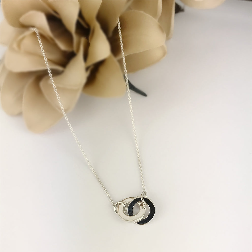 Interlocking Rings Necklace - SCHN813